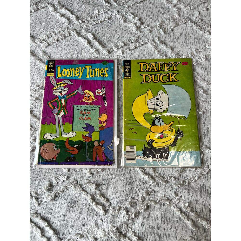 Vintage Warner Bros Loony Tunes Comic Book Lot of 2